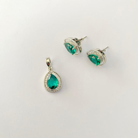 Diamond Emerald Pendant Set