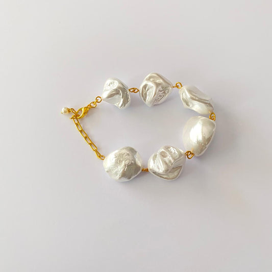 White Barook Pearl Bracelet
