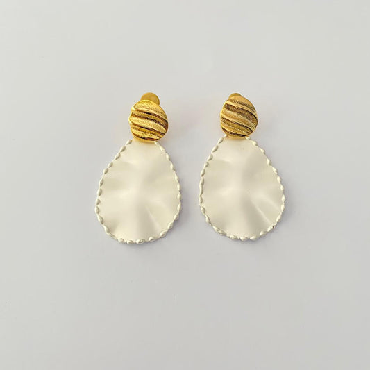 White With Gold Plated Stud western Earring