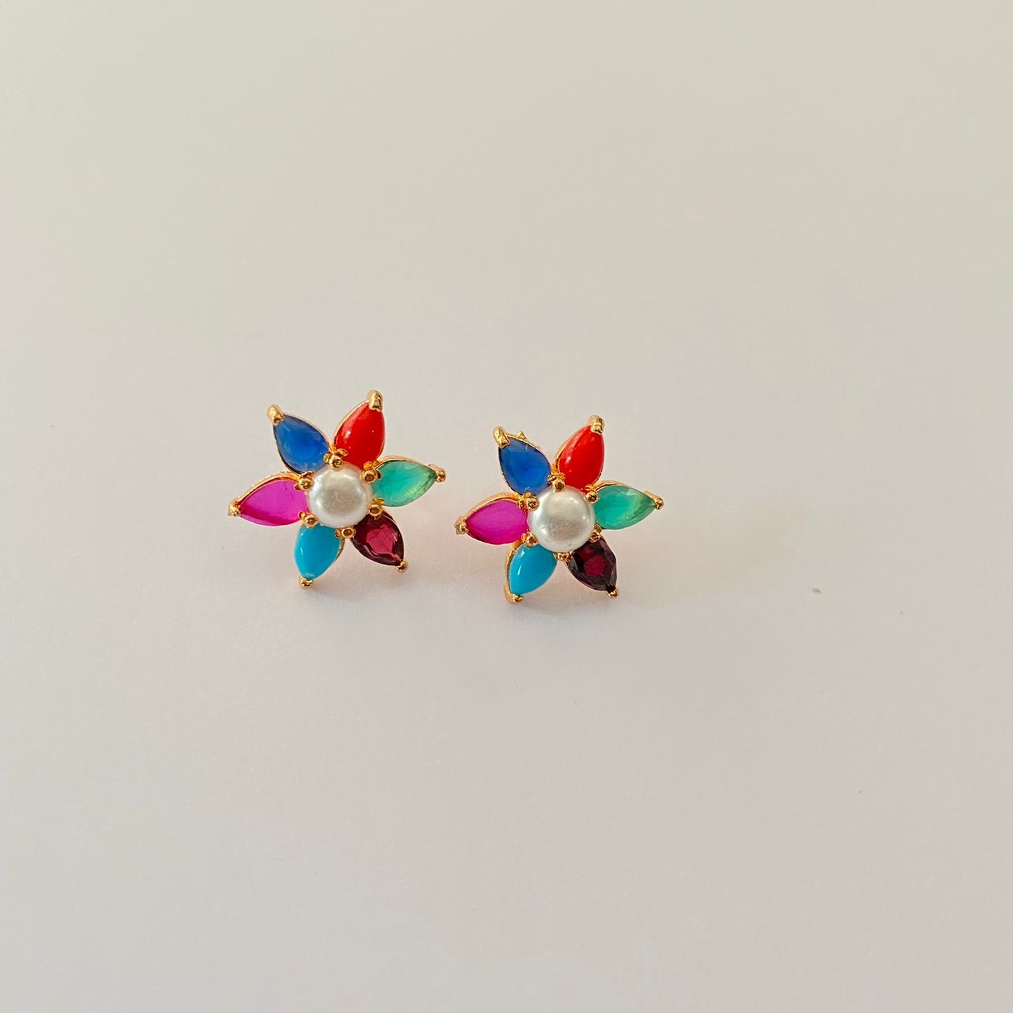 center pearl multi colour stud small Earring