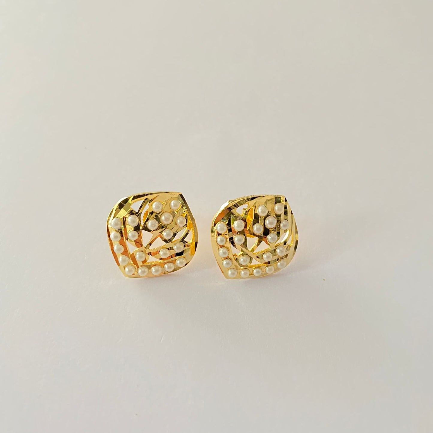 Gold Plated Pearl Jadau Stud