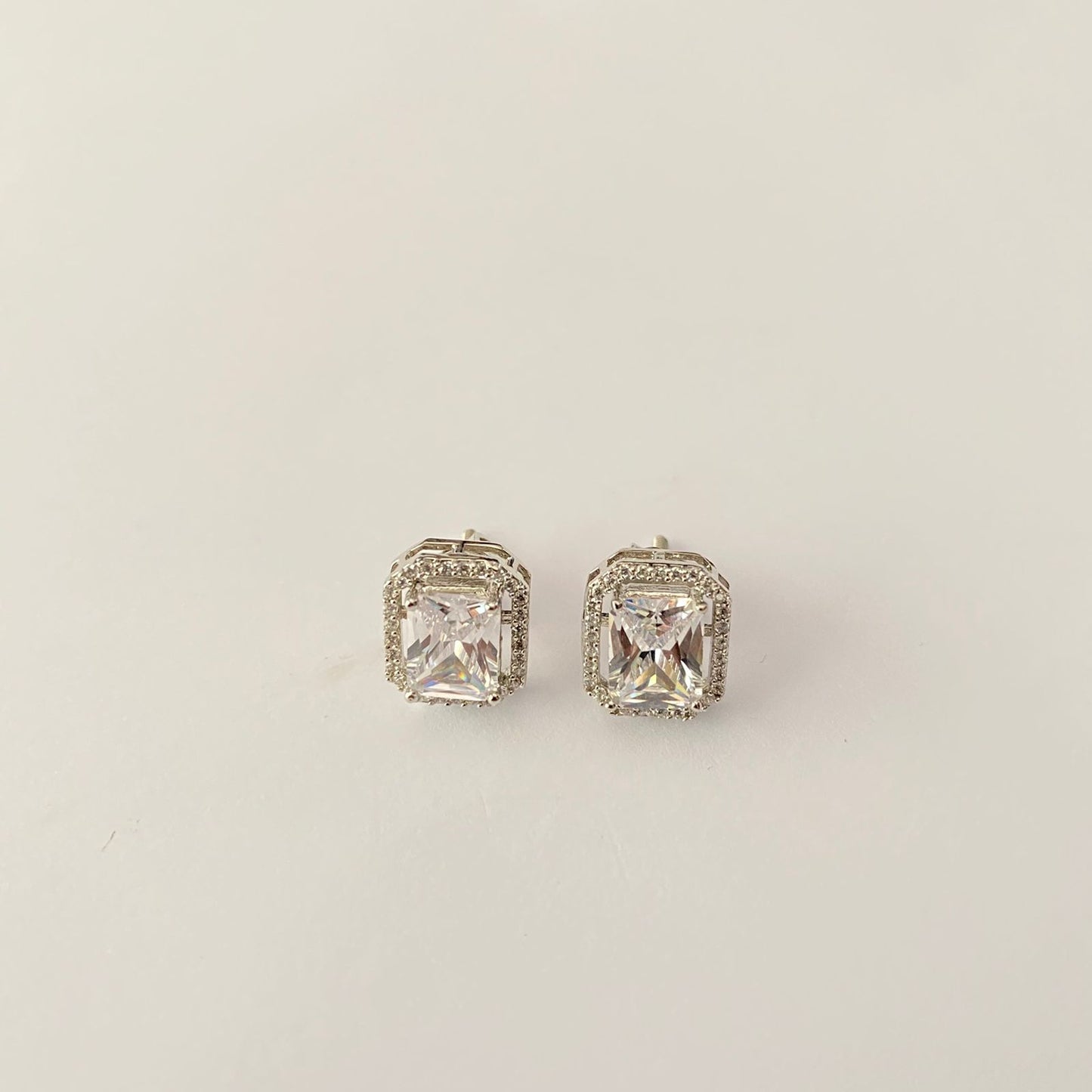 Silver Plated Square Shape Back Screw Solitaire