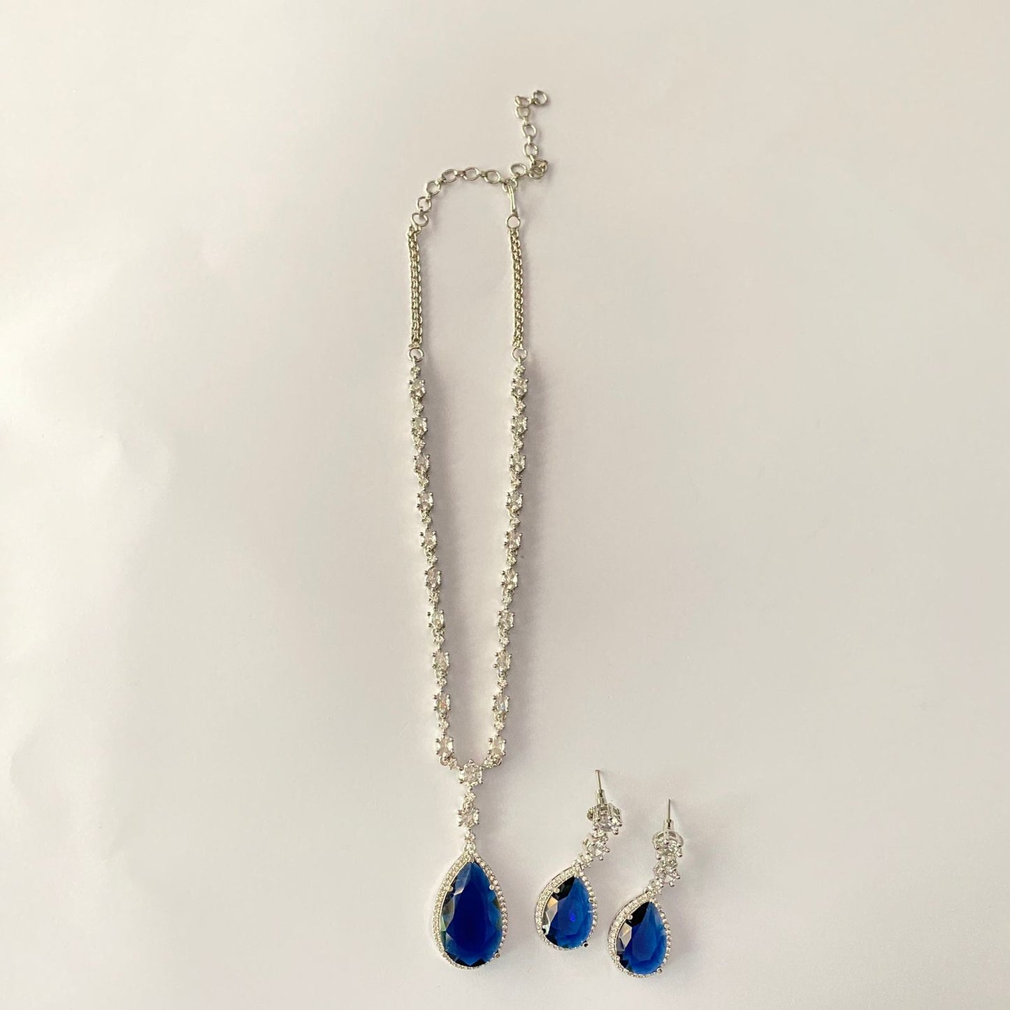 Blue Diamond Silver Plated Sleek Necklace Set.