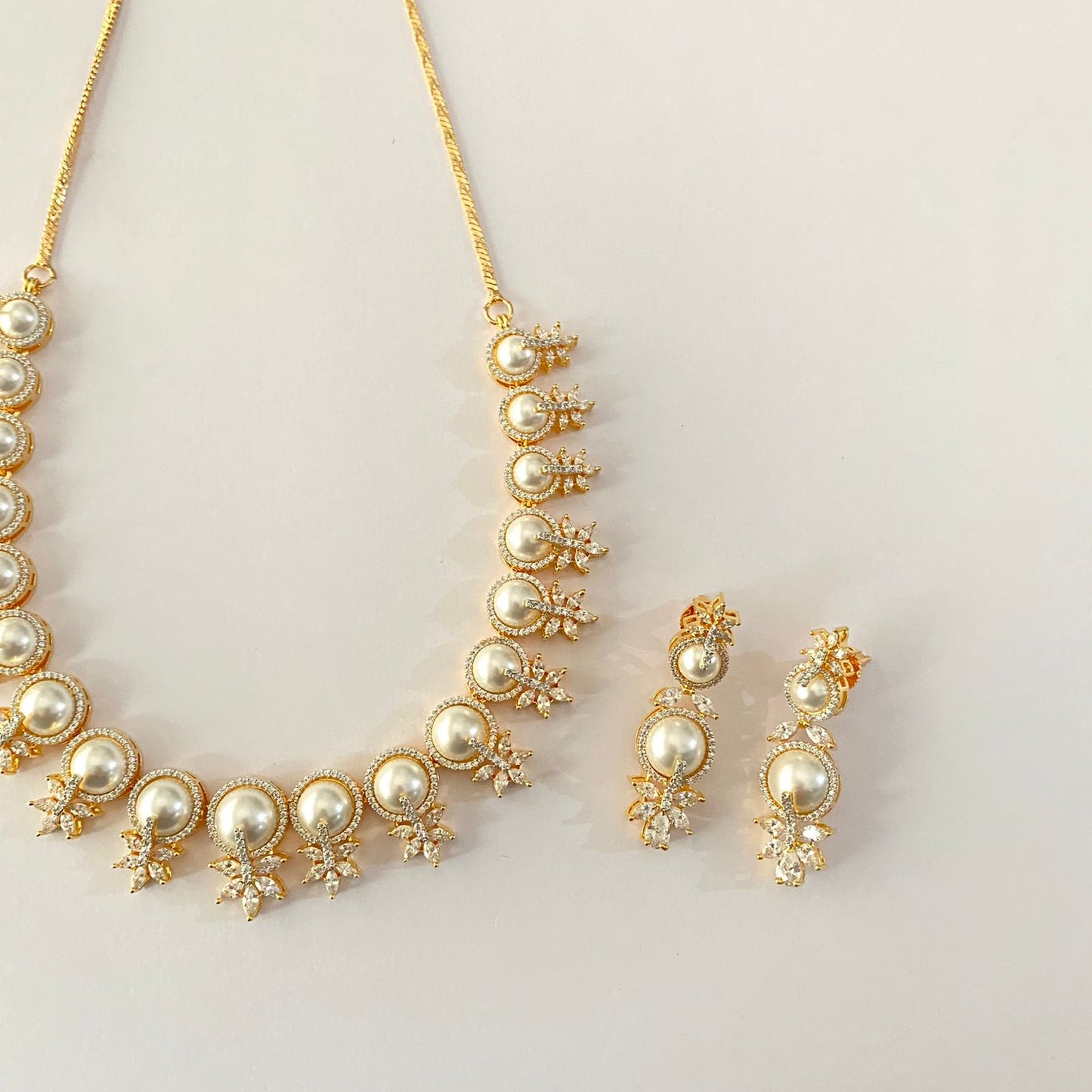 Gold plated diamond with pearl new Necklace set