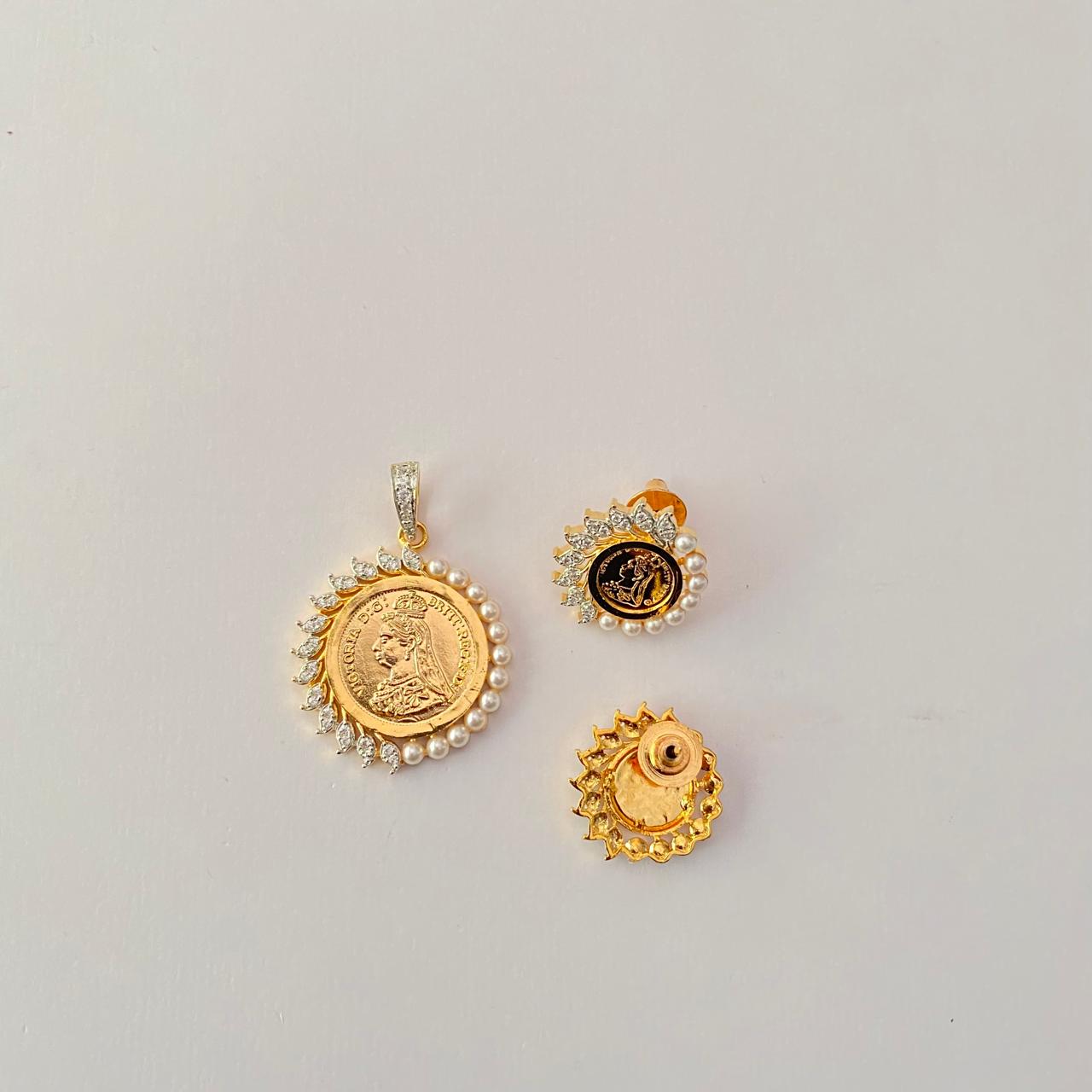 Gini Gold Plated Round Shape Pendant Set