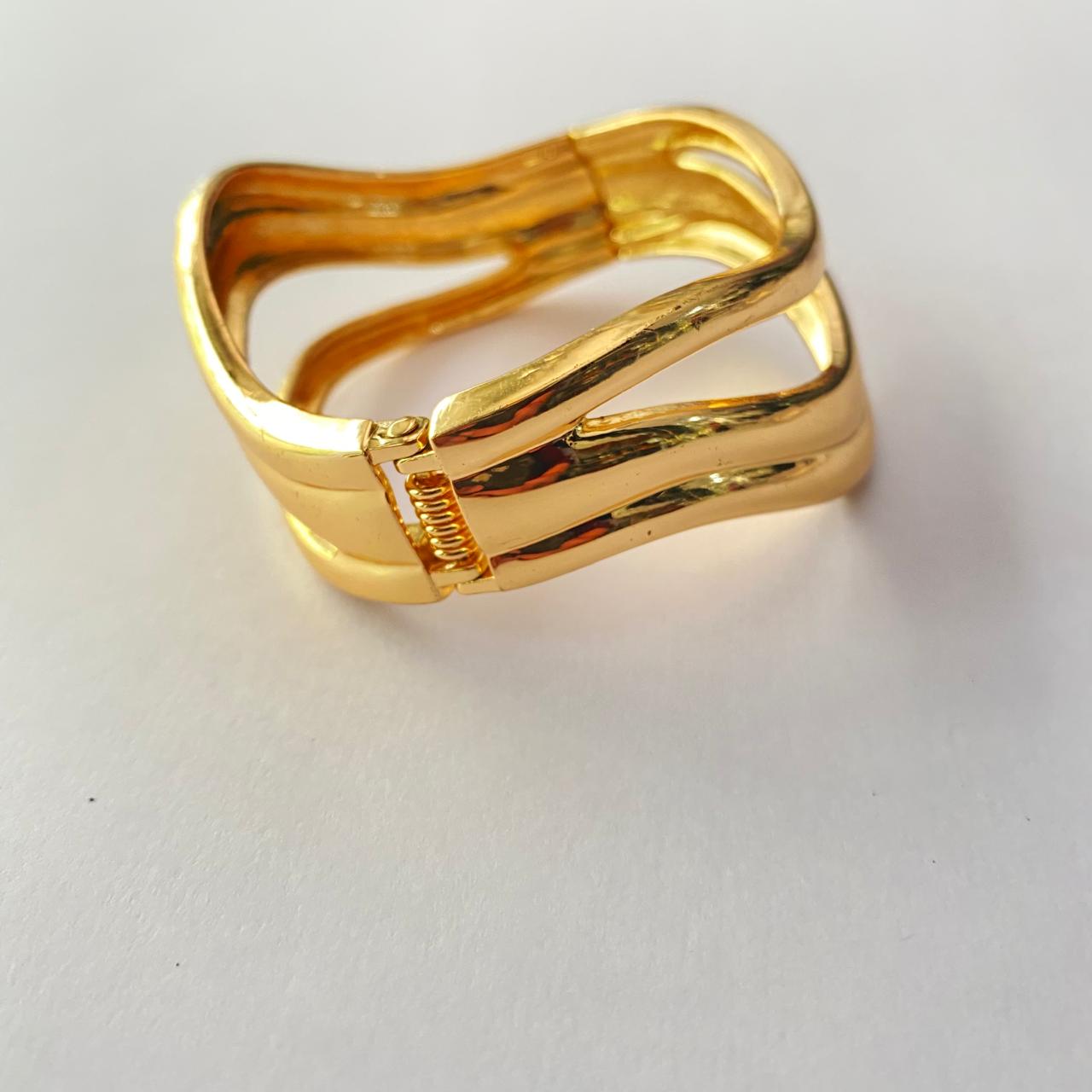 Gold Plated Wavy Bracelet