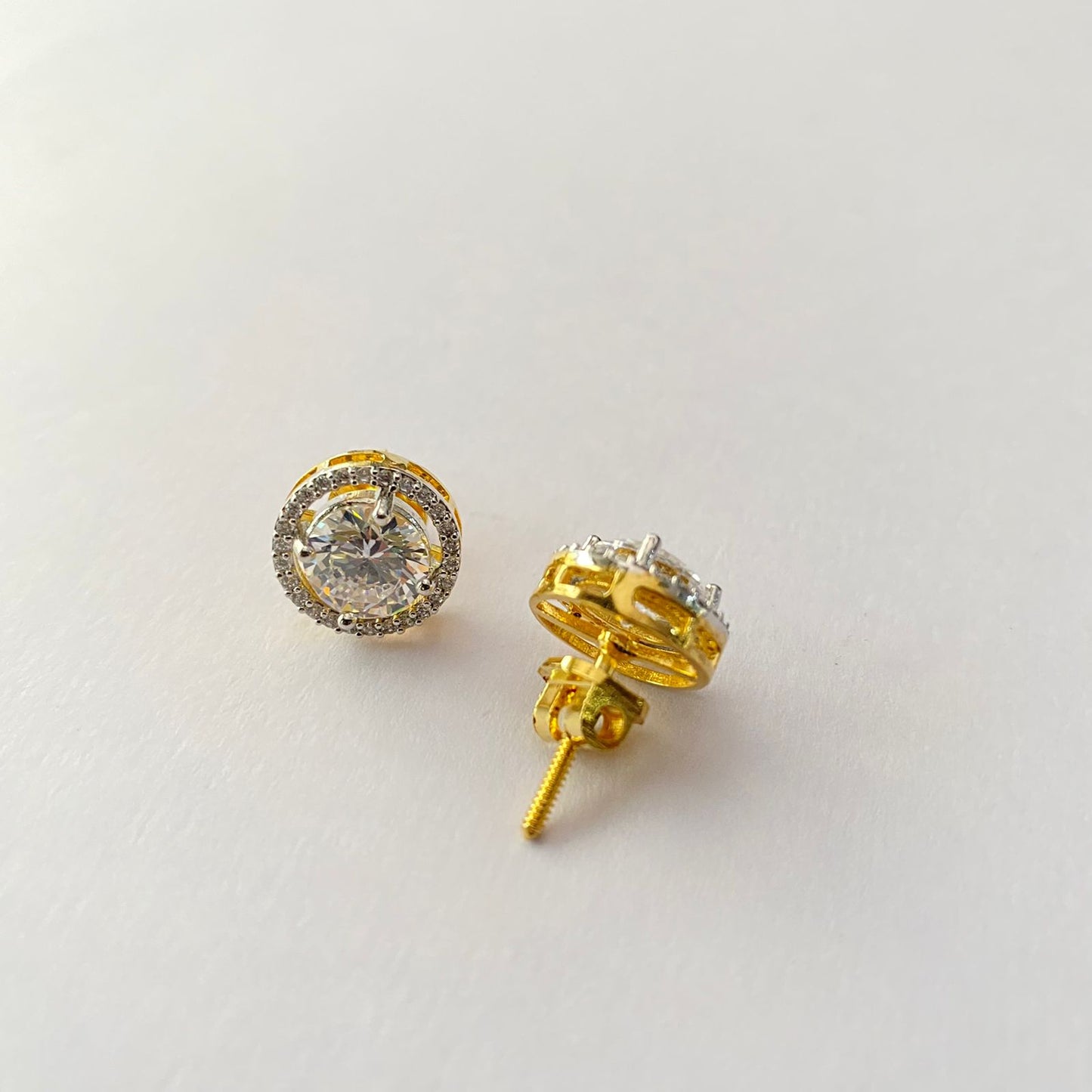 Gold Plated Diamond Round Shape with Framework Back Screw Solitaire