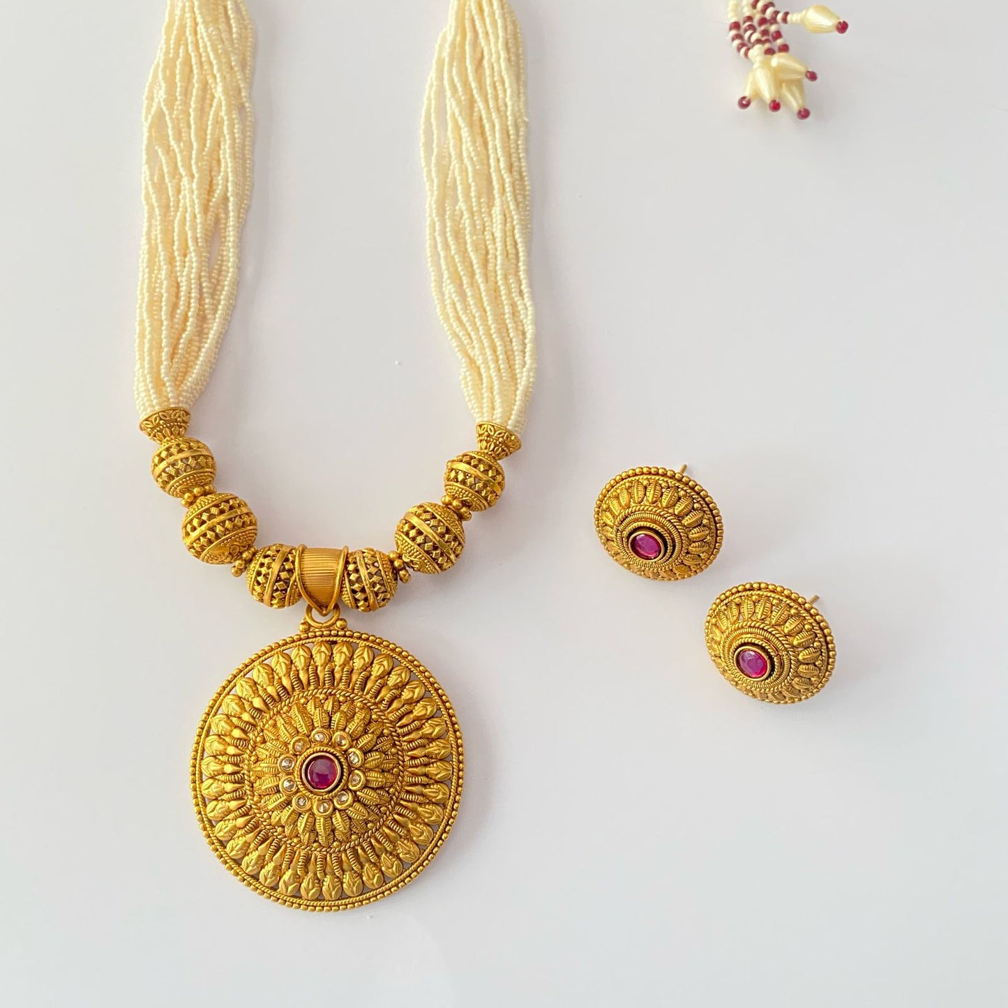 White Beads Gold Plated Necklace Set