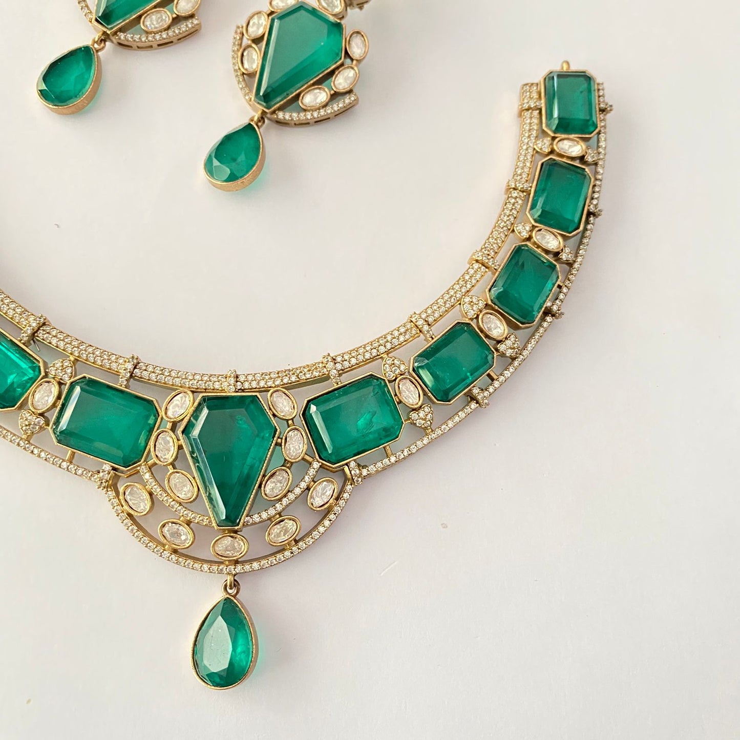 Antique Gold Green Stone Kundan Necklace Set