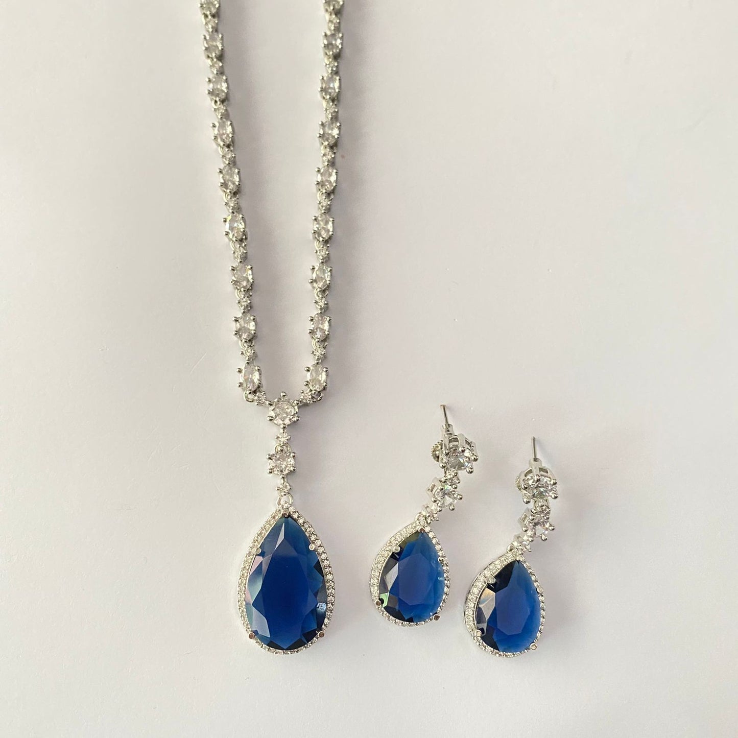 Blue Diamond Silver Plated Sleek Necklace Set.