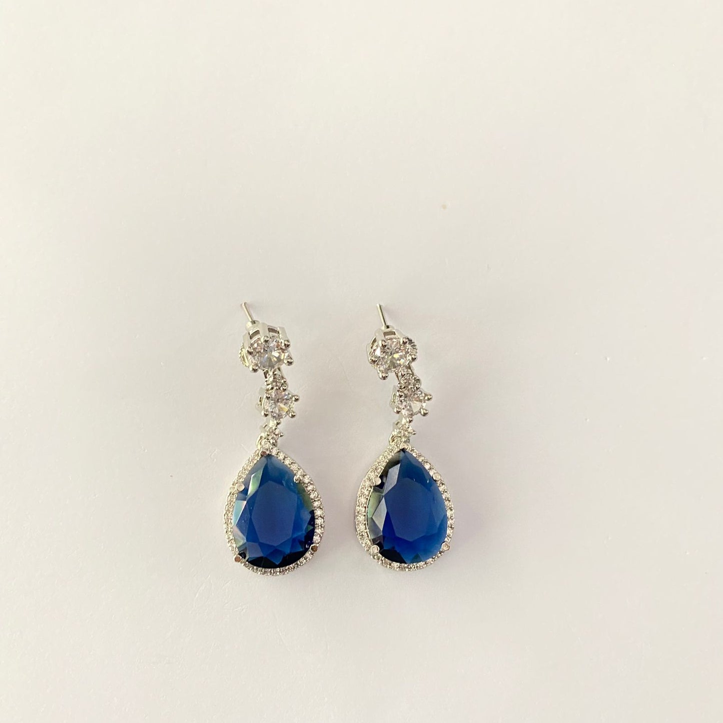 Blue Diamond Silver Plated Sleek Necklace Set.