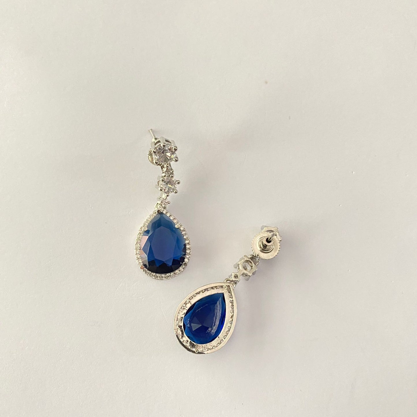 Blue Diamond Silver Plated Sleek Necklace Set.