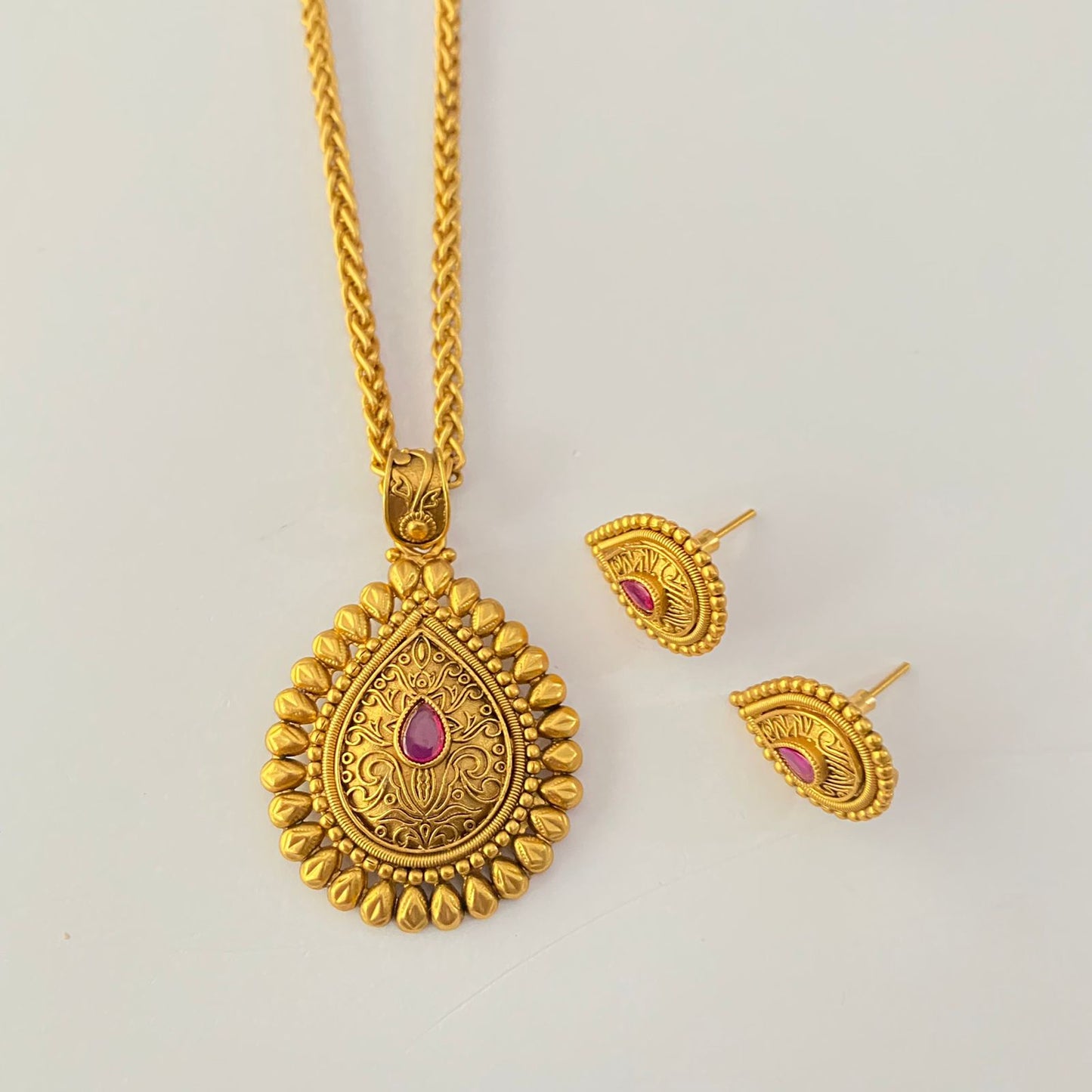 Antique Gold Plated Ruby Stone Pendant Set.