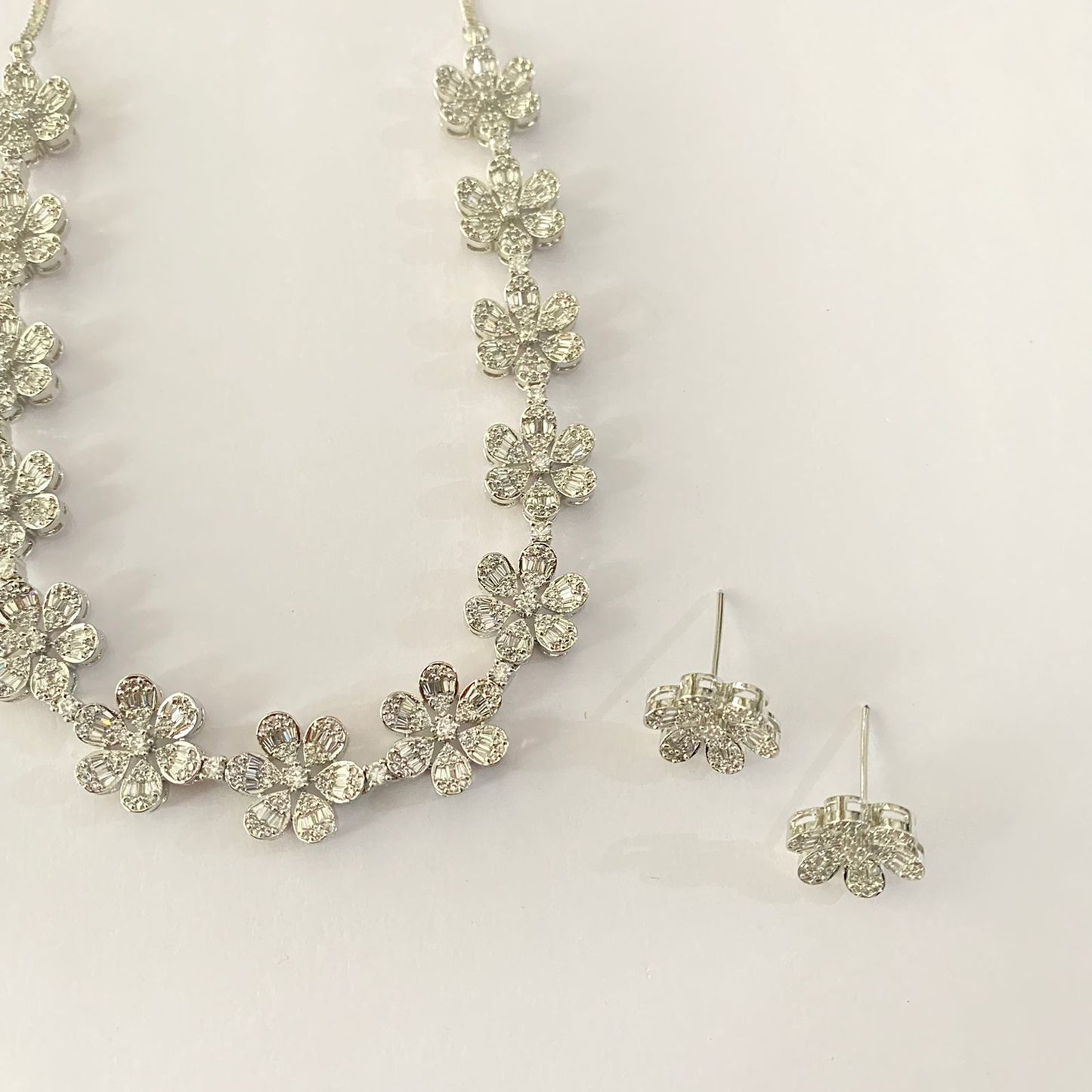 Flower Design Silver Plated Sleek Diamond Necklace Set