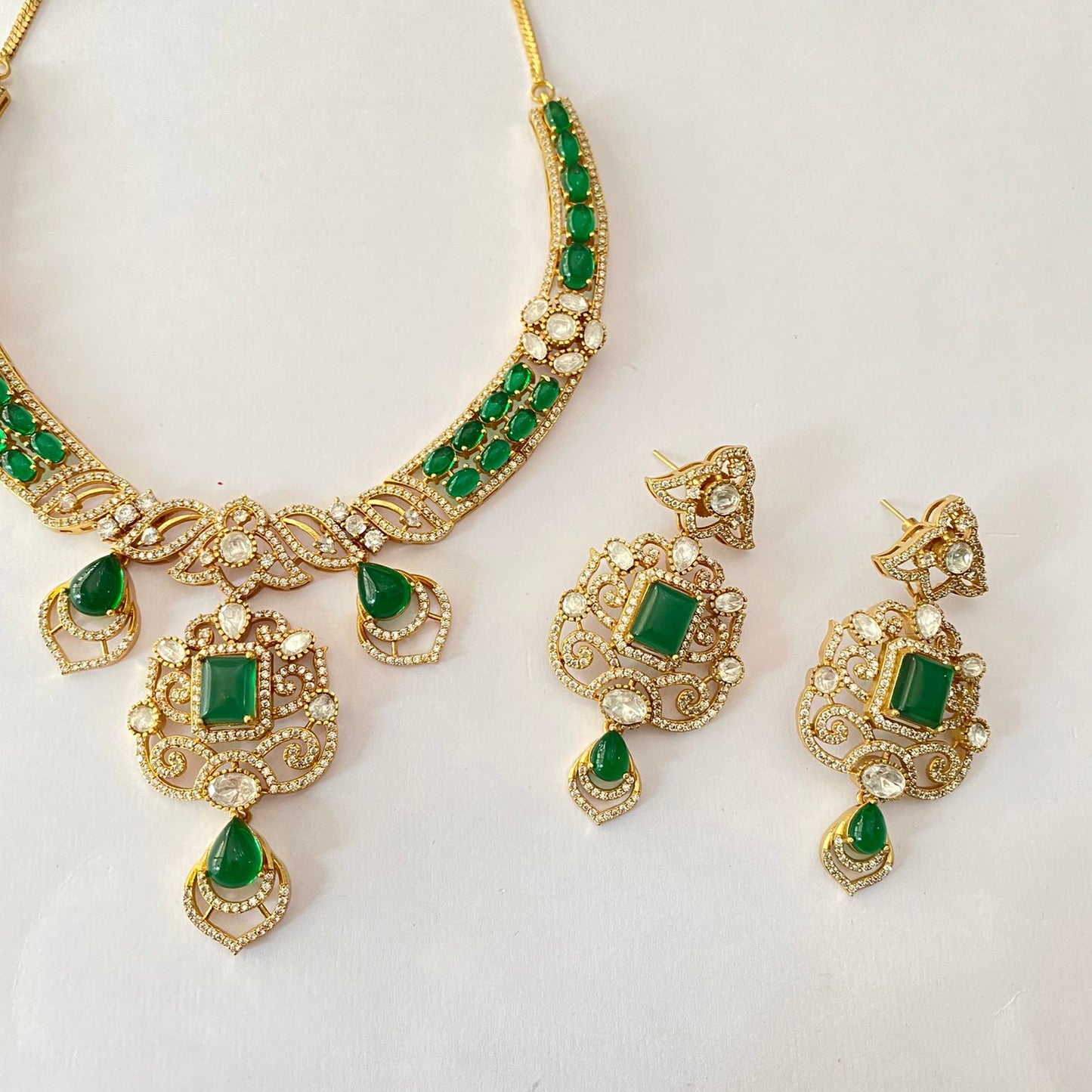 Moissanite Green Antique Hasli Necklace Set