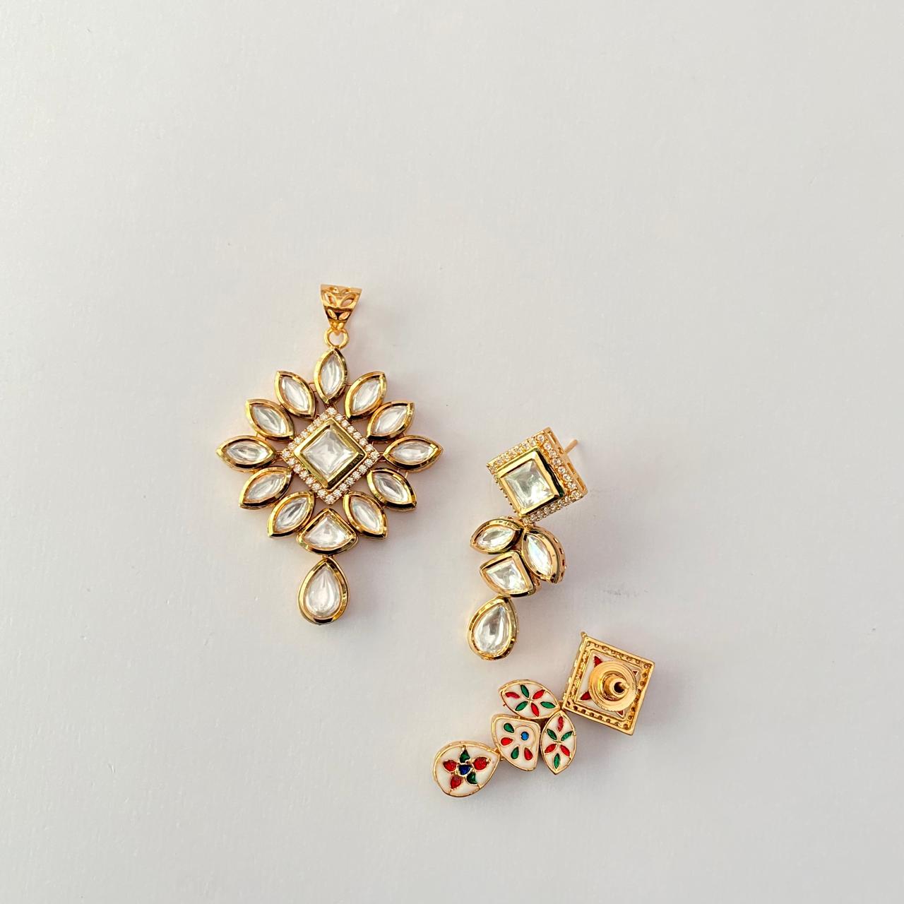 Gold Plated Kundan Pendant Set