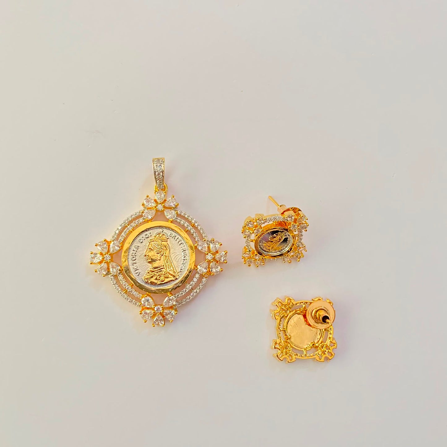 Gold Plated Gini Diamond Pendant Set