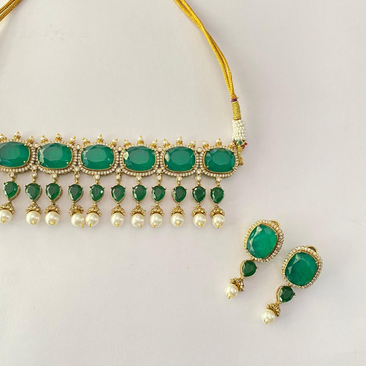 Green Antique Gold Drop Pearl Choker Set With Back Clip