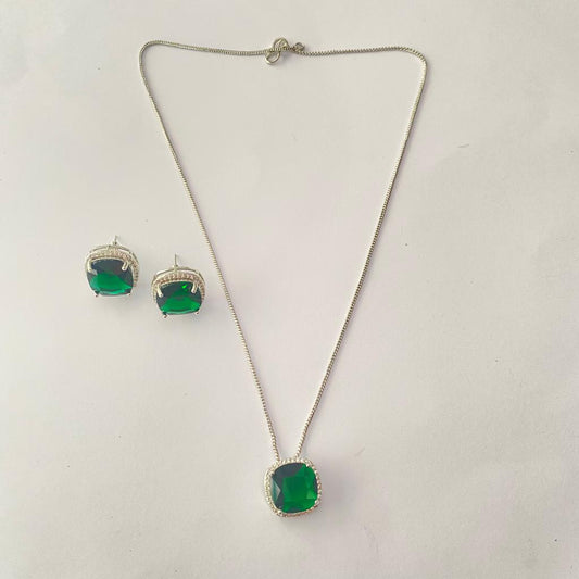 GREEN AD SILVER PLATED PENDANT SET WITH EARRING
