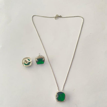 GREEN AD SILVER PLATED PENDANT SET WITH EARRING