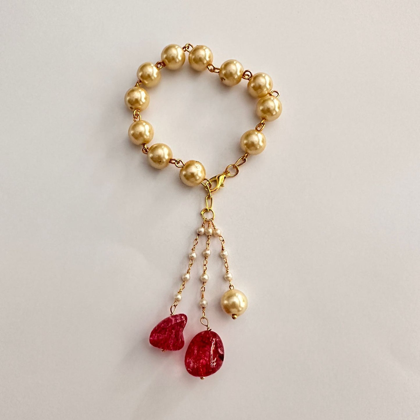 OFF-WHITE PERAL GOLD PLATED CHAIN WITH RUBY STONE BRACELET FOR WOMEN