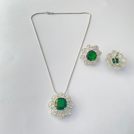 Emerald Diamond Pendant Set classic Design