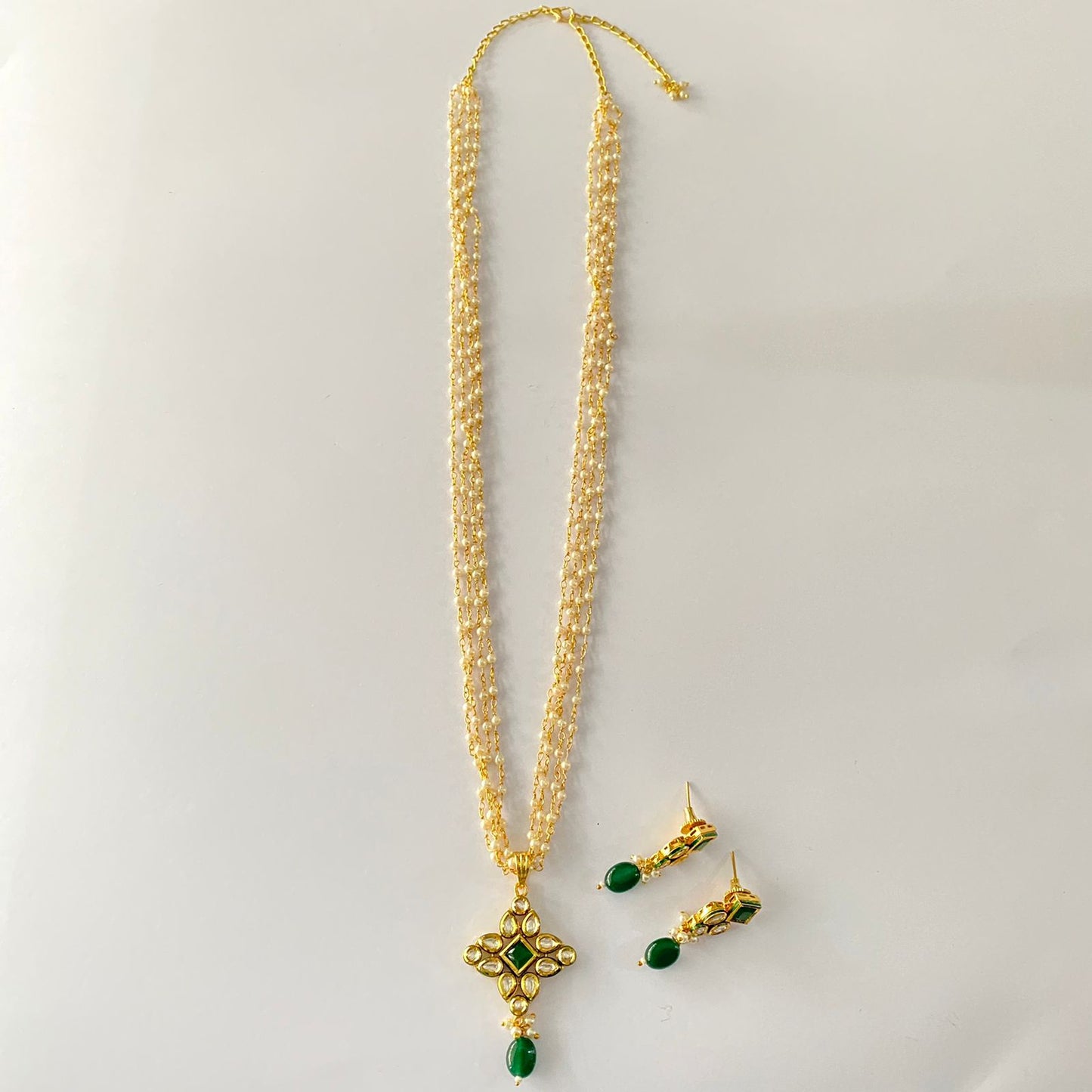 Kundan Emerald Necklace With Earring