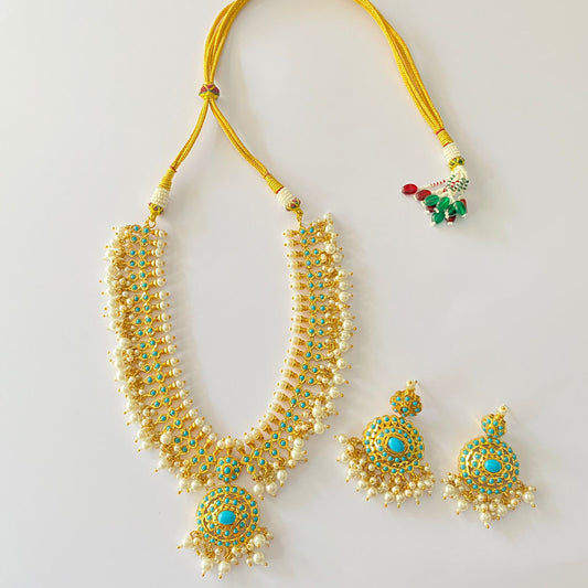 Jadau Pearl Gold Plated Necklace Set.