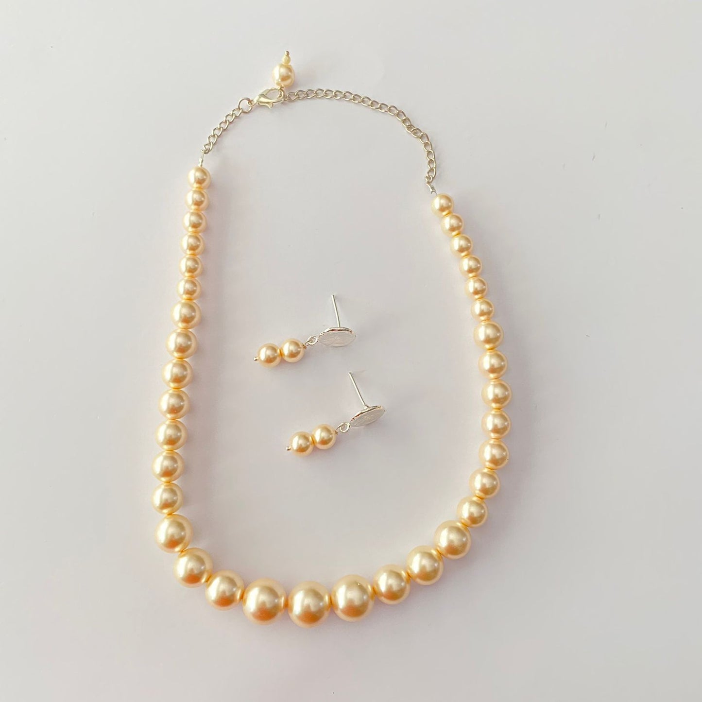 Off White Pearl Single Line Necklace