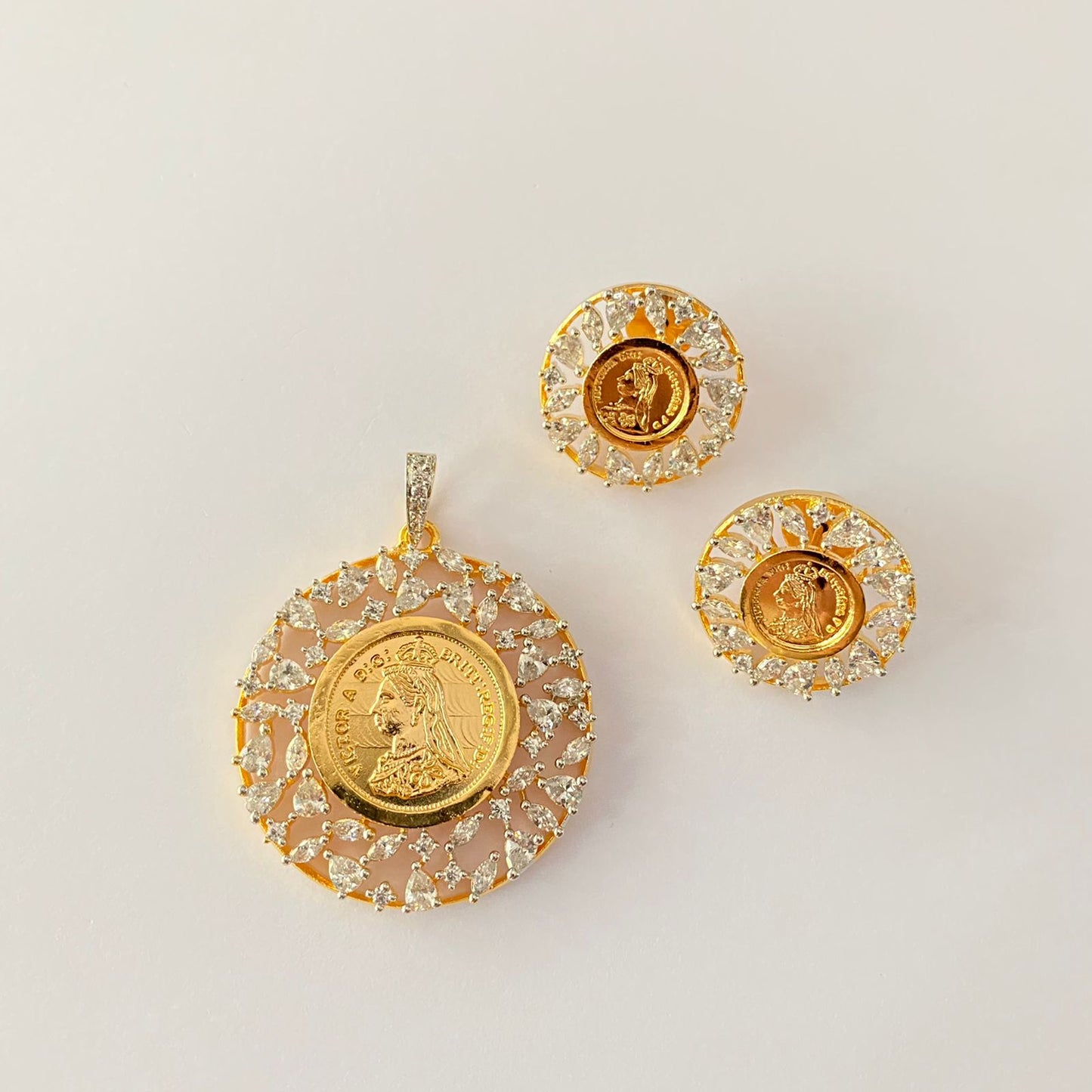 Gold Plated Gini Diamond Pendant Set