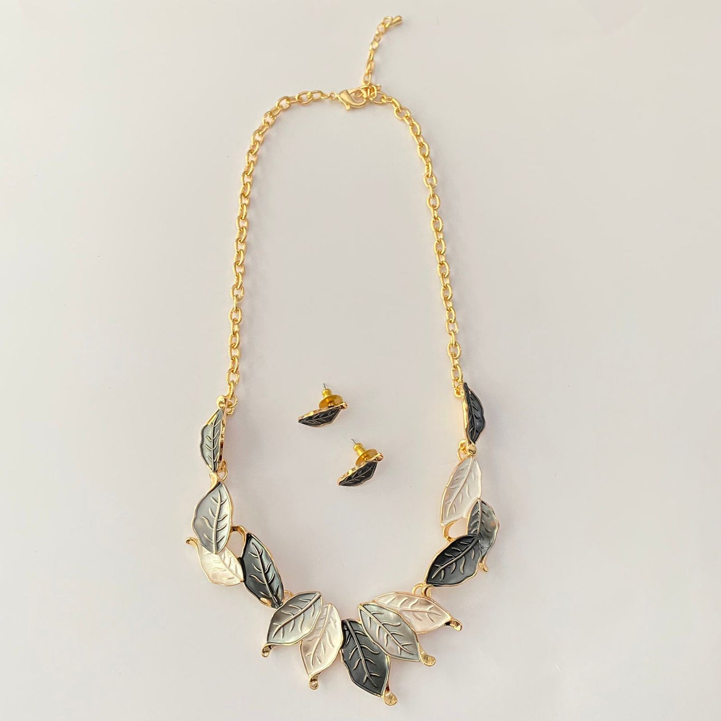 Leaf Design Western Necklace Set