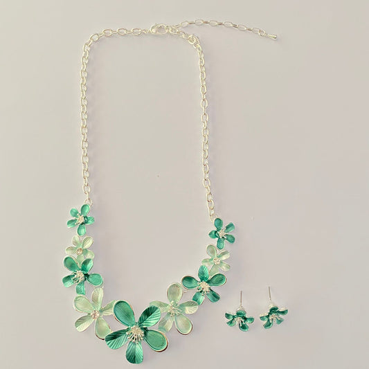 Western Silver Plated Floral two tone in Green Necklace