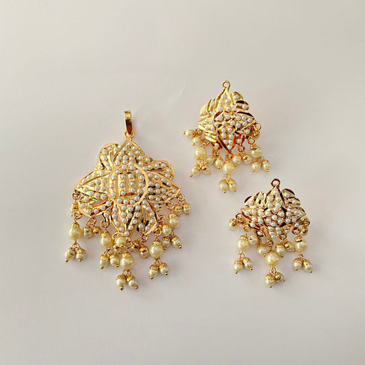 Gold Plated Pearl Jadau Pendant Set