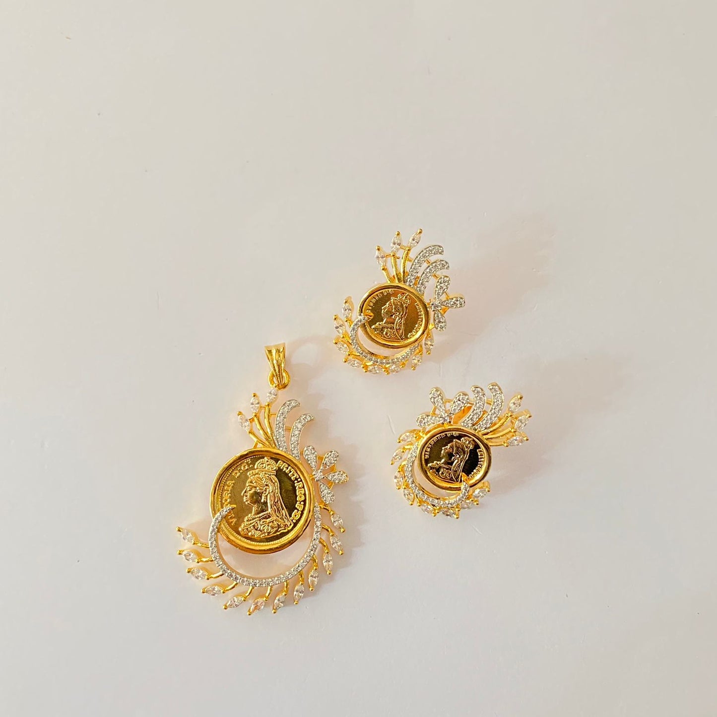 Gini Gold Plated Pendant Set