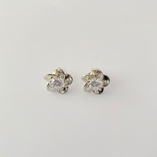 Flower Design Silver Plated Back Screw Solitaire