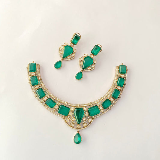 Antique Gold Green Stone Kundan Necklace Set