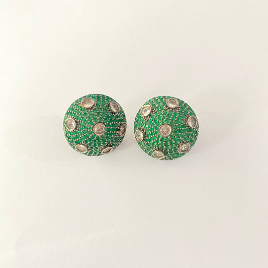 Round green victorian back  clip stud earring