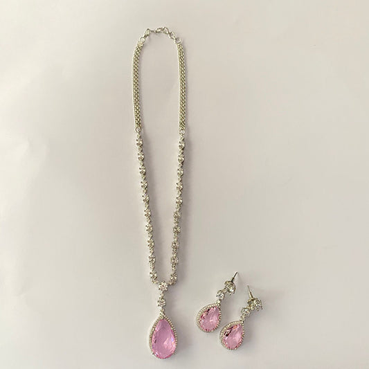 Pink Diamond Sleek Diamond Necklace Set.
