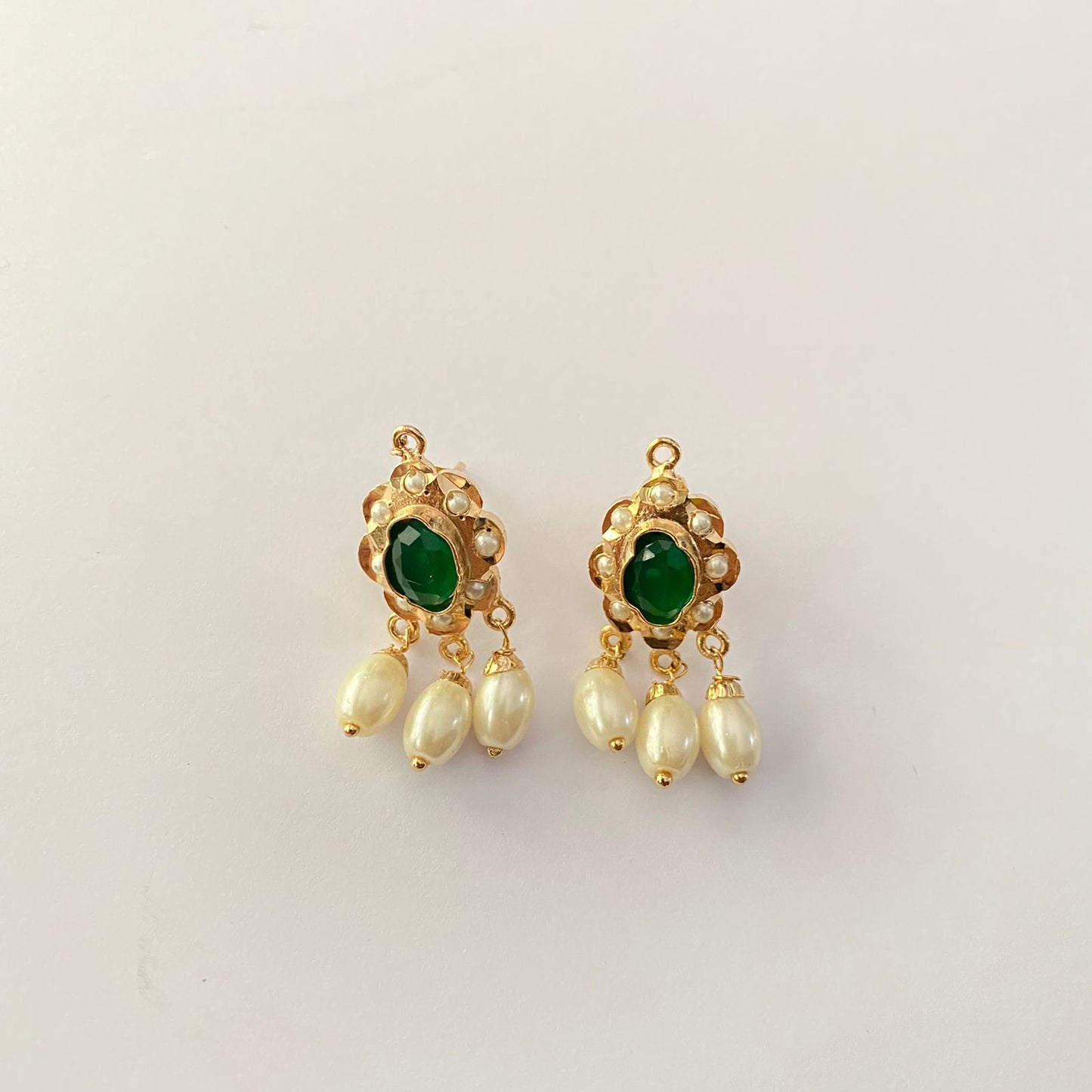 Small Pearl Green Jadau Earring