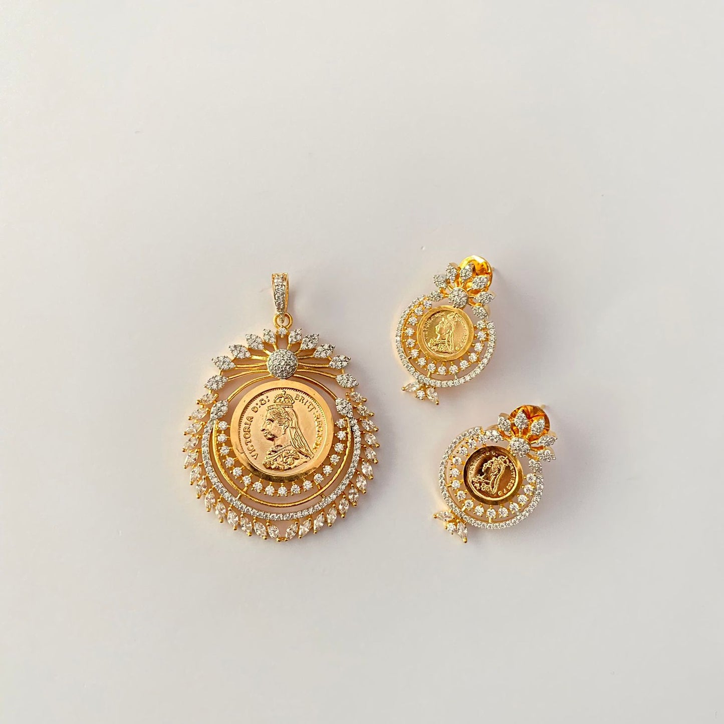 Gold Plated Gini Diamond Pendant Set