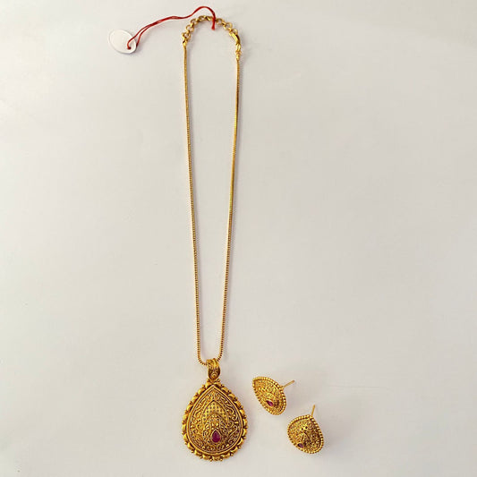 Antique Gold Plated Ruby Stone Pendant Set.