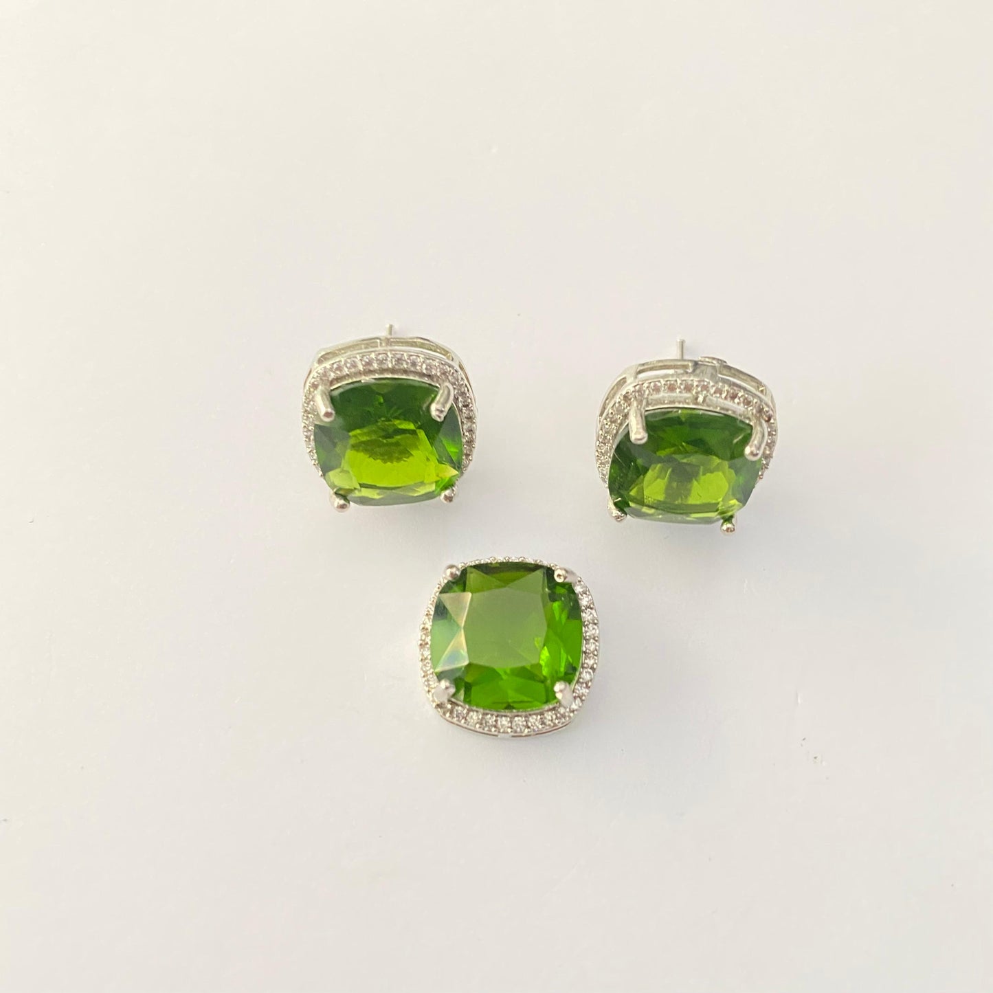 Emerald Diamond  Pendant set