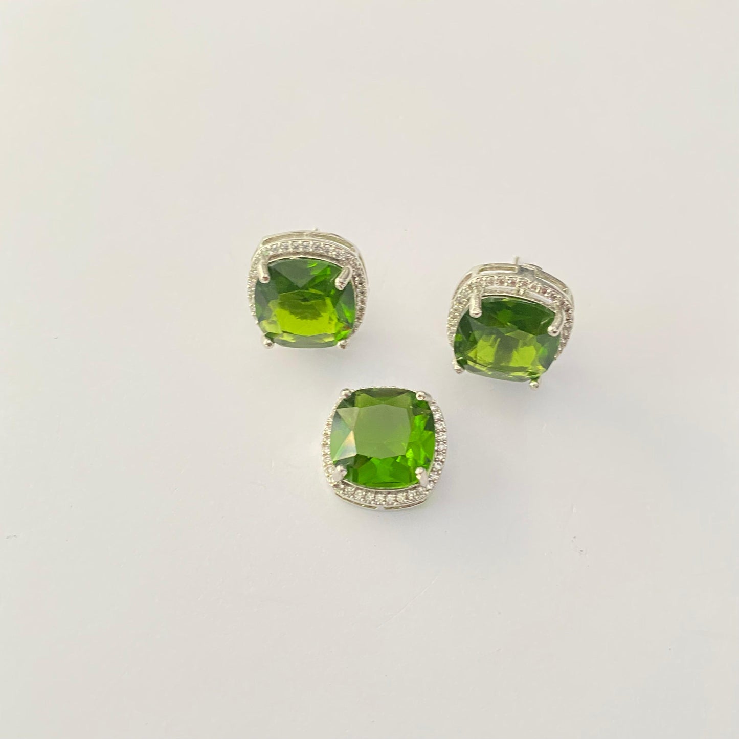 Emerald Diamond  Pendant set