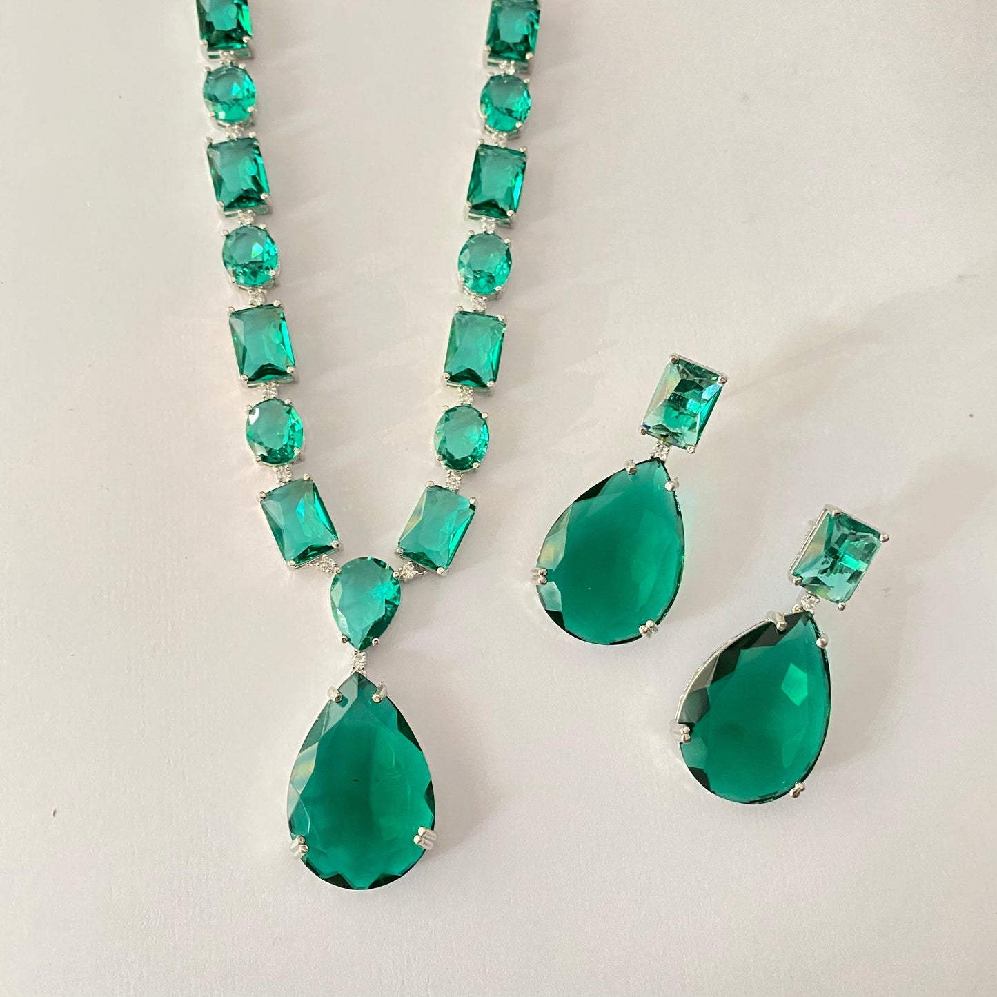 Dazzling Emerald Big Stone Studded Necklace Set in Silver Plated
