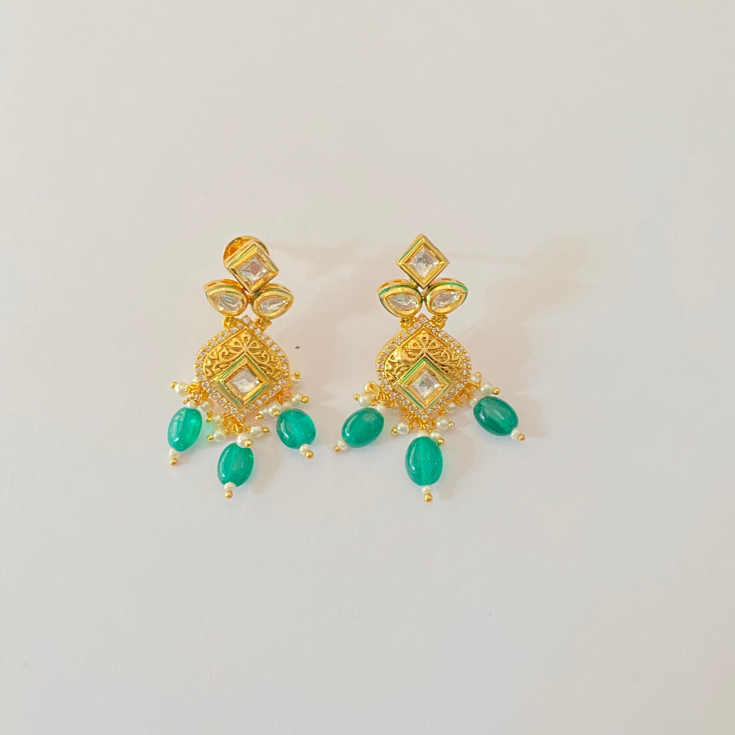 Kundan Chokar Set with Emerald Stone