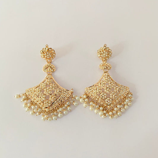 Gold Plated White Pearl Jadau Earring.