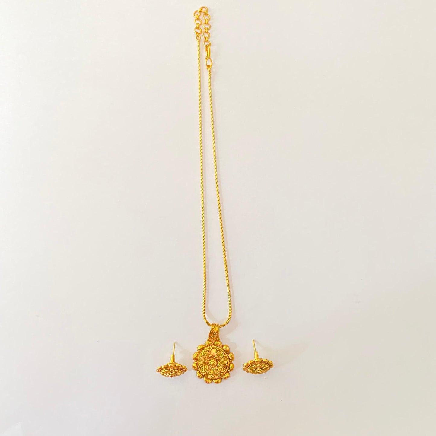 Antique Gold Plated Floral Design Pendant Set