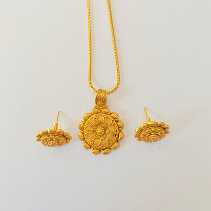 Antique Gold Plated Floral Design Pendant Set
