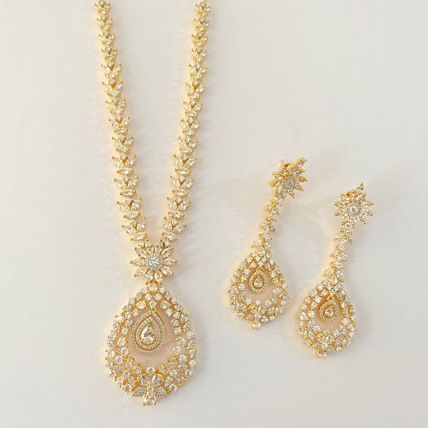gold plated with diamond long necklace Set