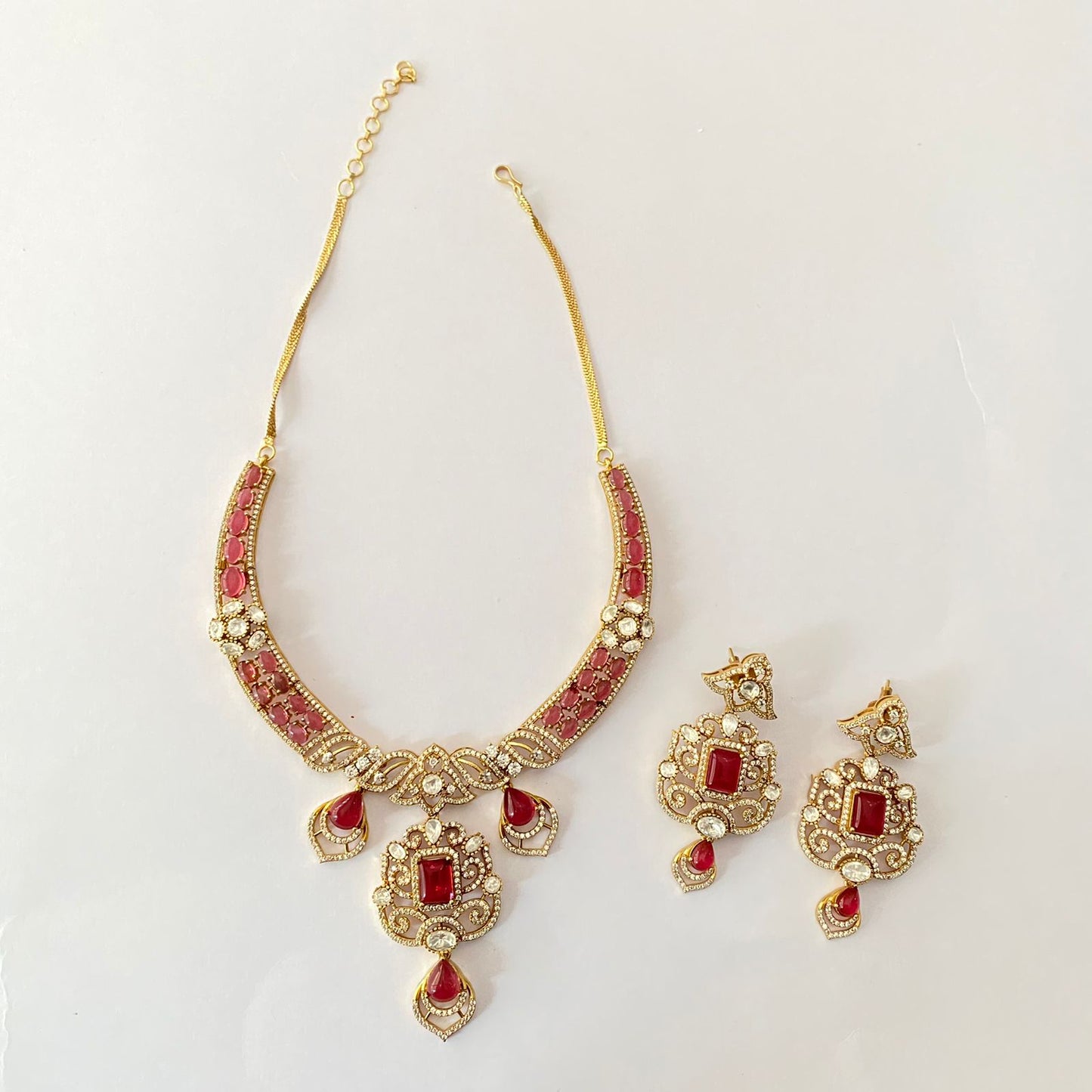 Ruby Antique Moissanite Hasli